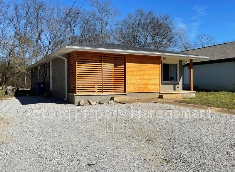 1785 Ocoee St - Photo 2 of 11