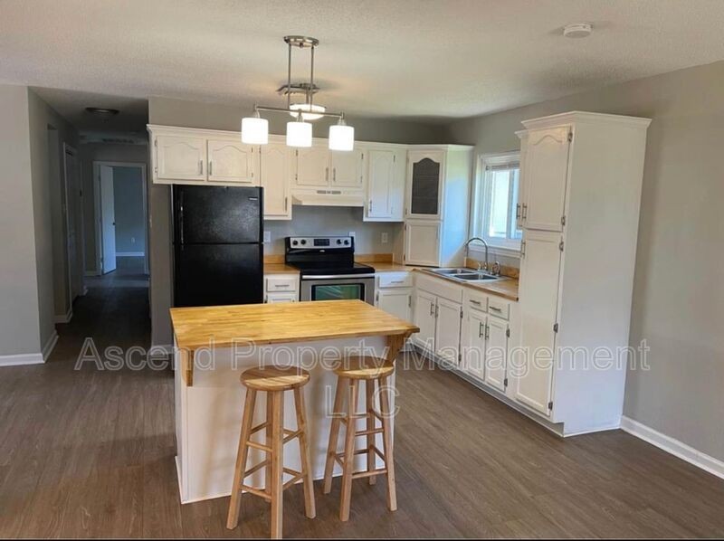 1785 Ocoee St - Photo 3 of 11