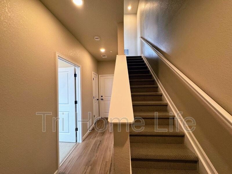 7022 Doncaster Ct - Photo 5 of 35