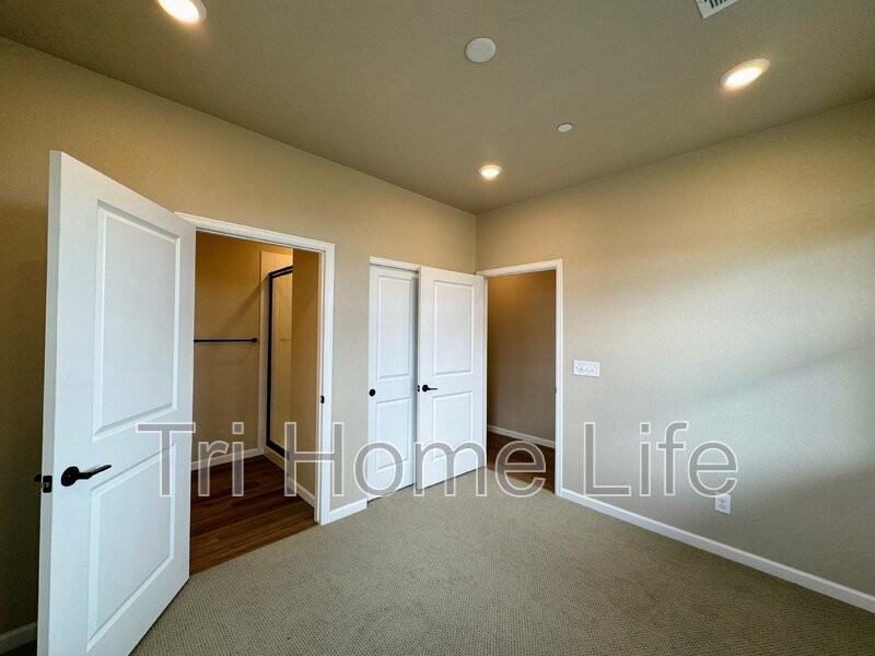 7022 Doncaster Ct - Photo 7 of 35