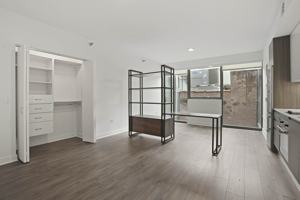 featured image of 221 W Hubbard St