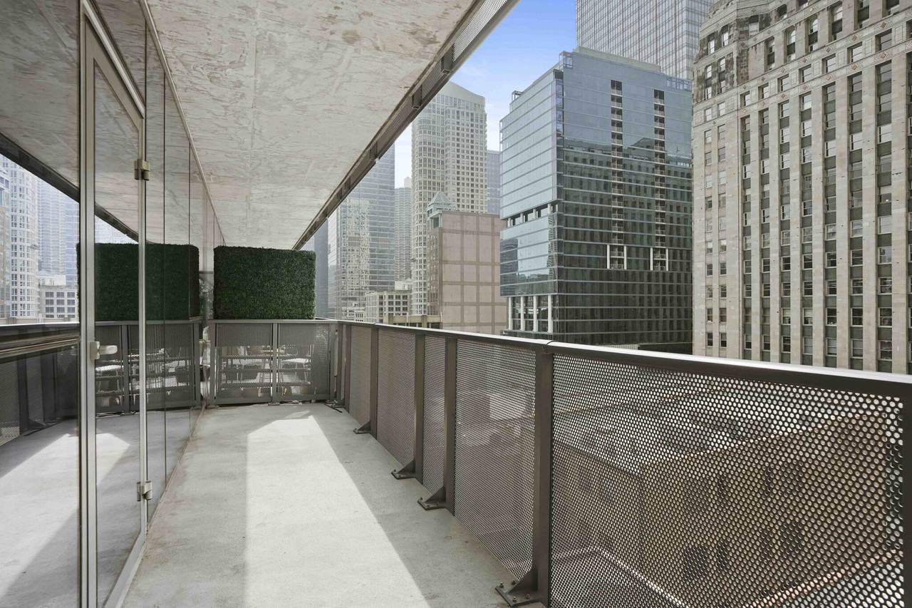 221 W Hubbard St #1-1 - Photo 6 of 23