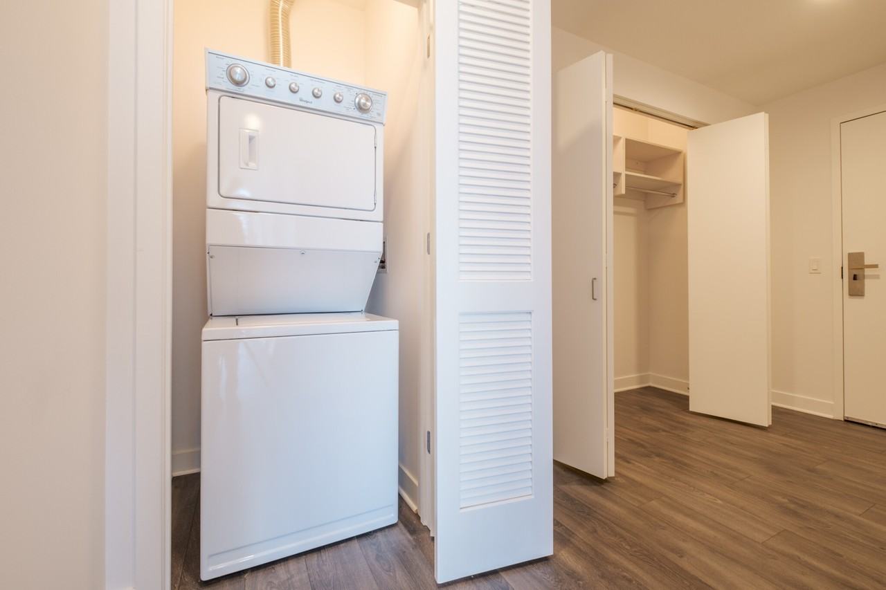 221 W Hubbard St #2-2 - Photo 7 of 23