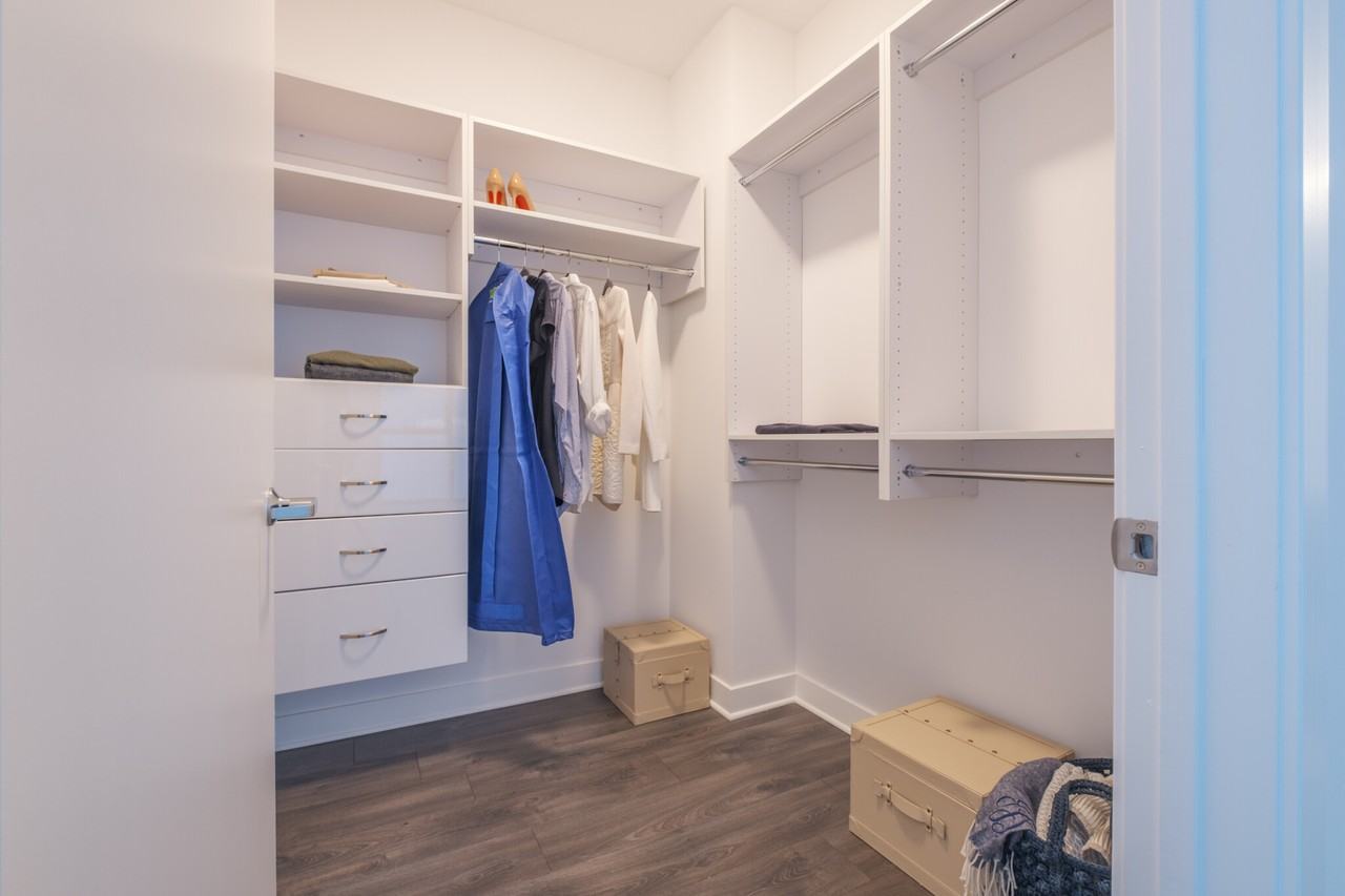 221 W Hubbard St #2-2 - Photo 4 of 23