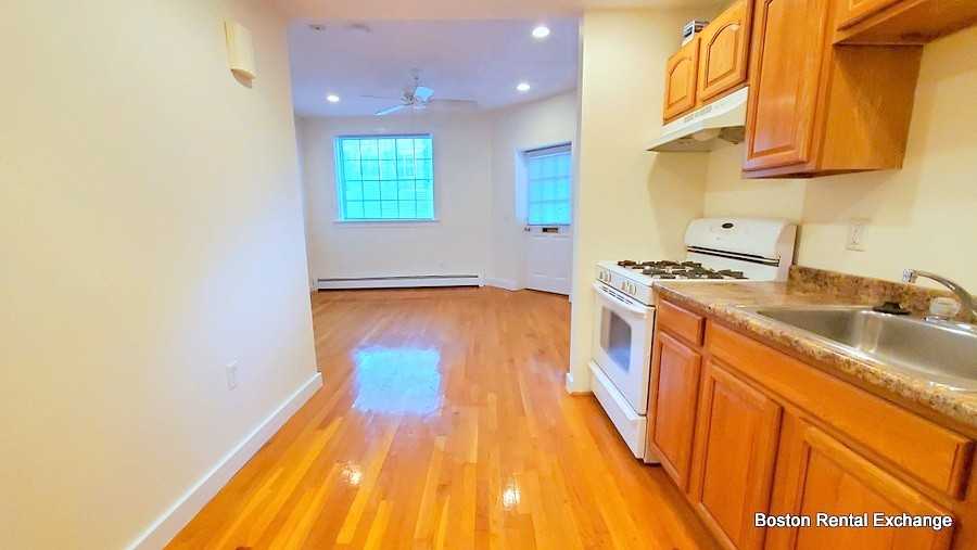 300 Highland Ave - Photo 3 of 9