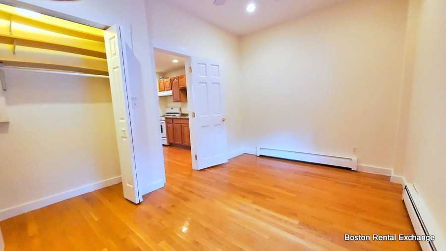 300 Highland Ave - Photo 6 of 9