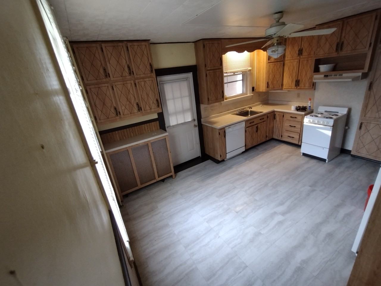 343 Linden Ave - Photo 4 of 7