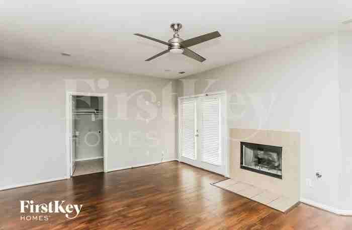 1214 Jewell Ln - Photo 2 of 16