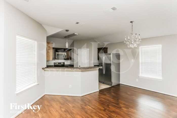 1214 Jewell Ln - Photo 3 of 16