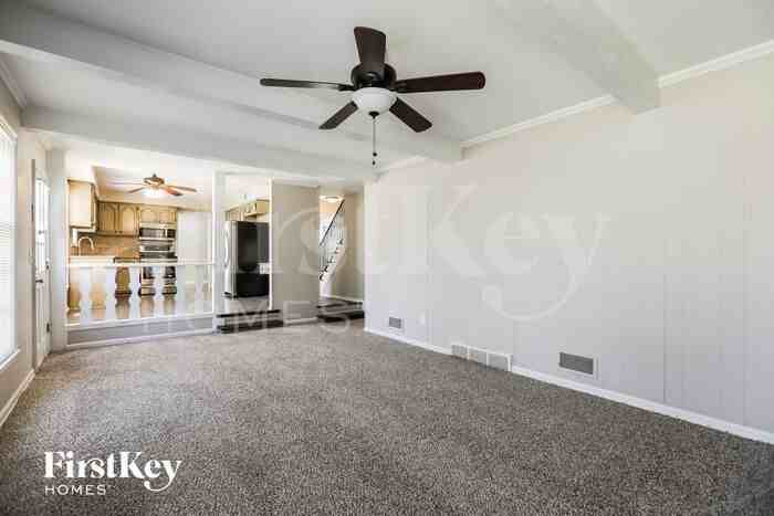 10001 Connell Dr - Photo 3 of 15