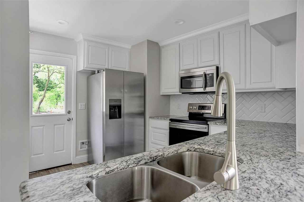 1100 West Day Street, Denison 75020 - Photo 4 of 26