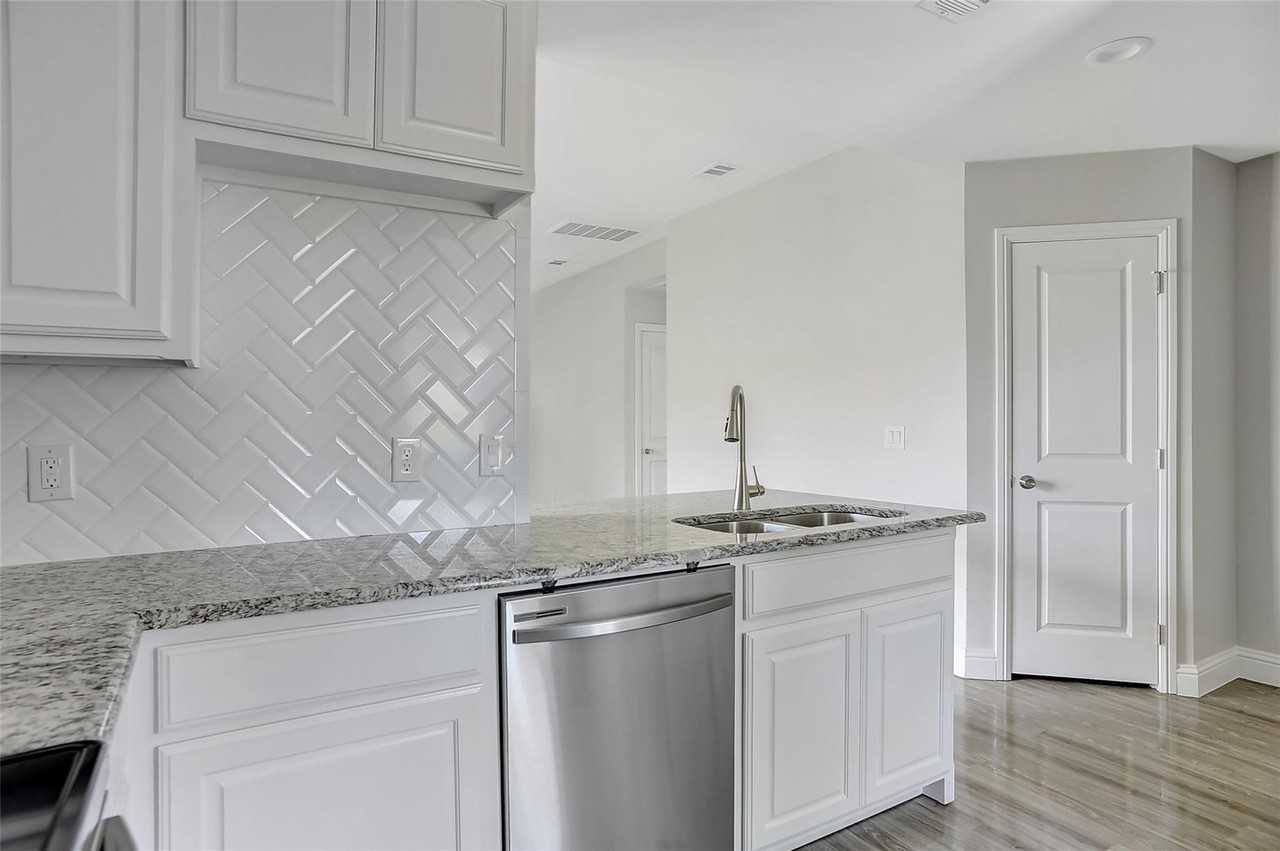 1100 West Day Street, Denison 75020 - Photo 5 of 26