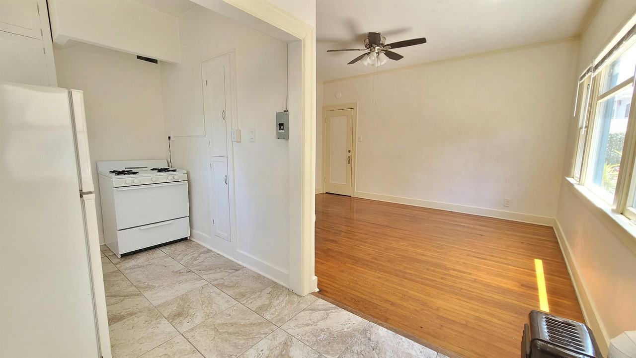 1040 E. Appleton St. - Photo 3 of 9