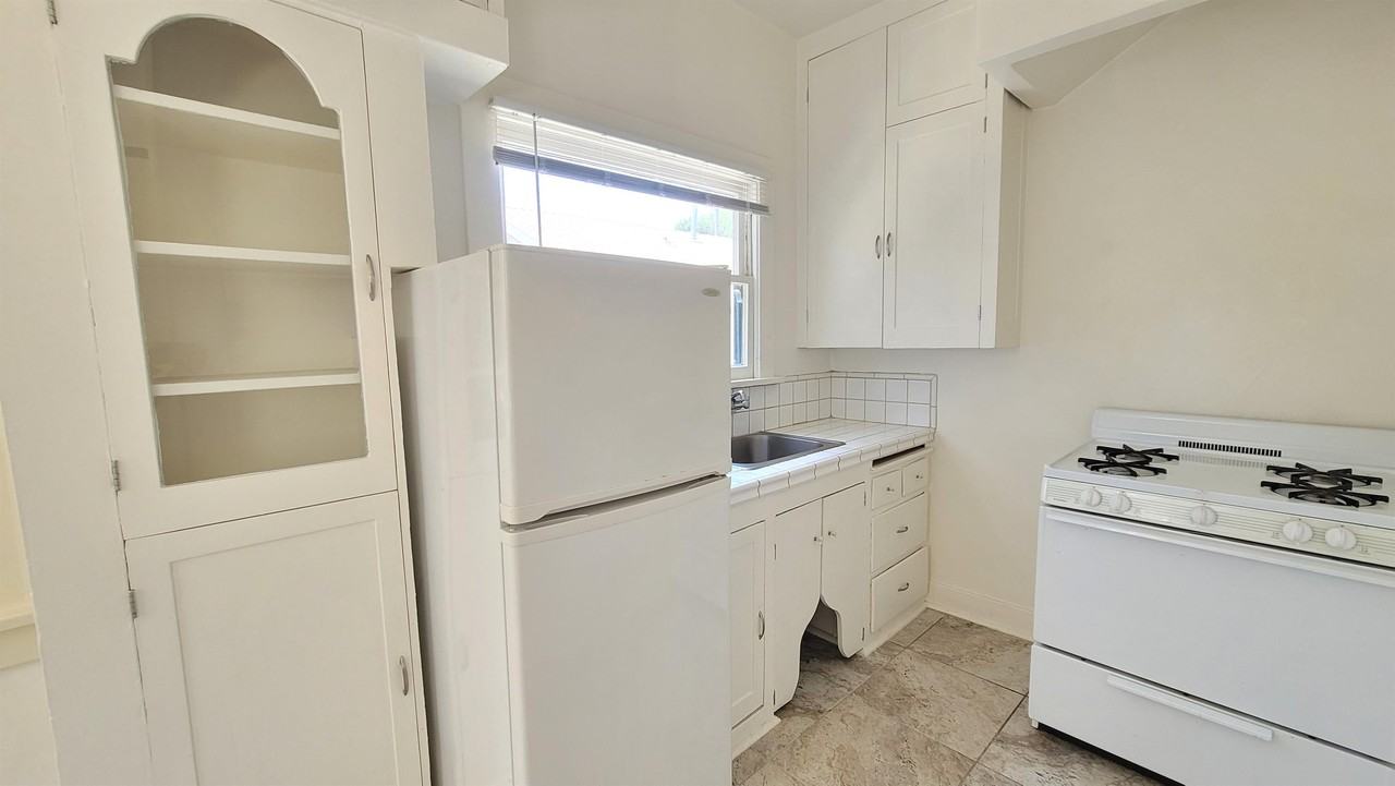 1040 E. Appleton St. - Photo 4 of 9