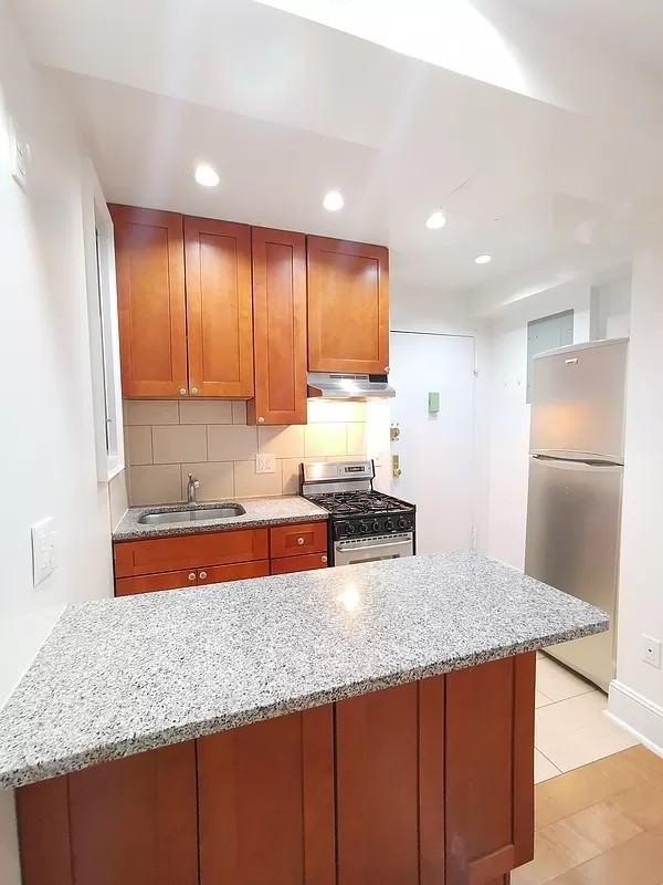 216 East 29th Street - Photo 2 of 8