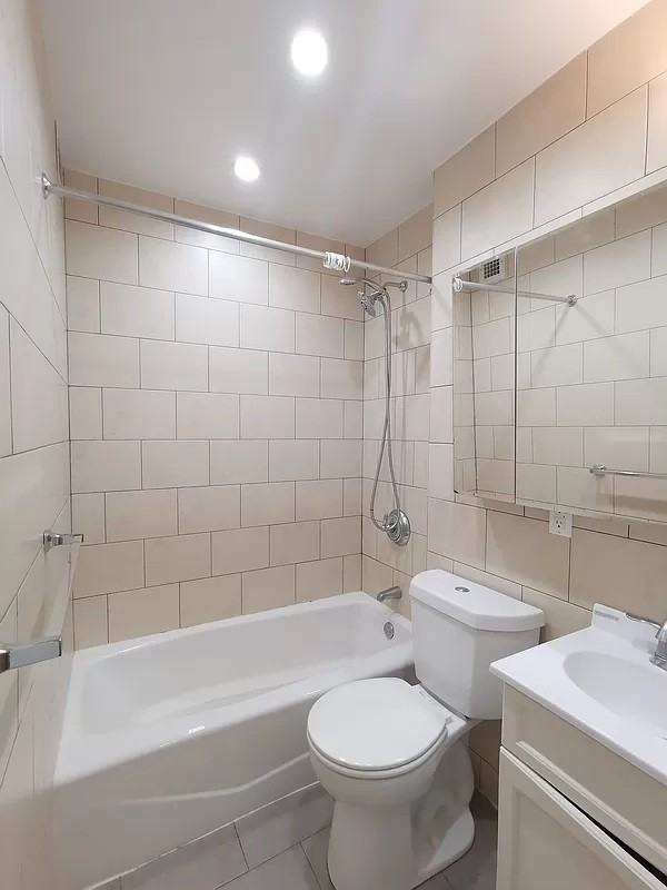 216 East 29th Street - Photo 3 of 8
