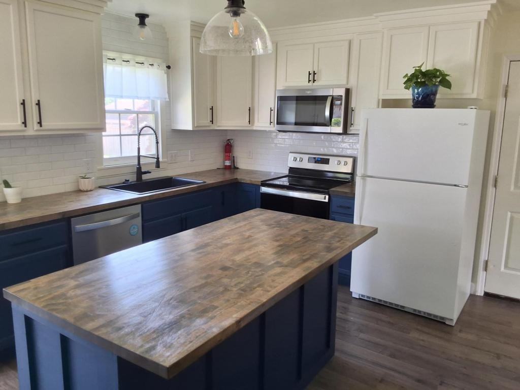 7620 Hammersley Rd - Photo 2 of 18