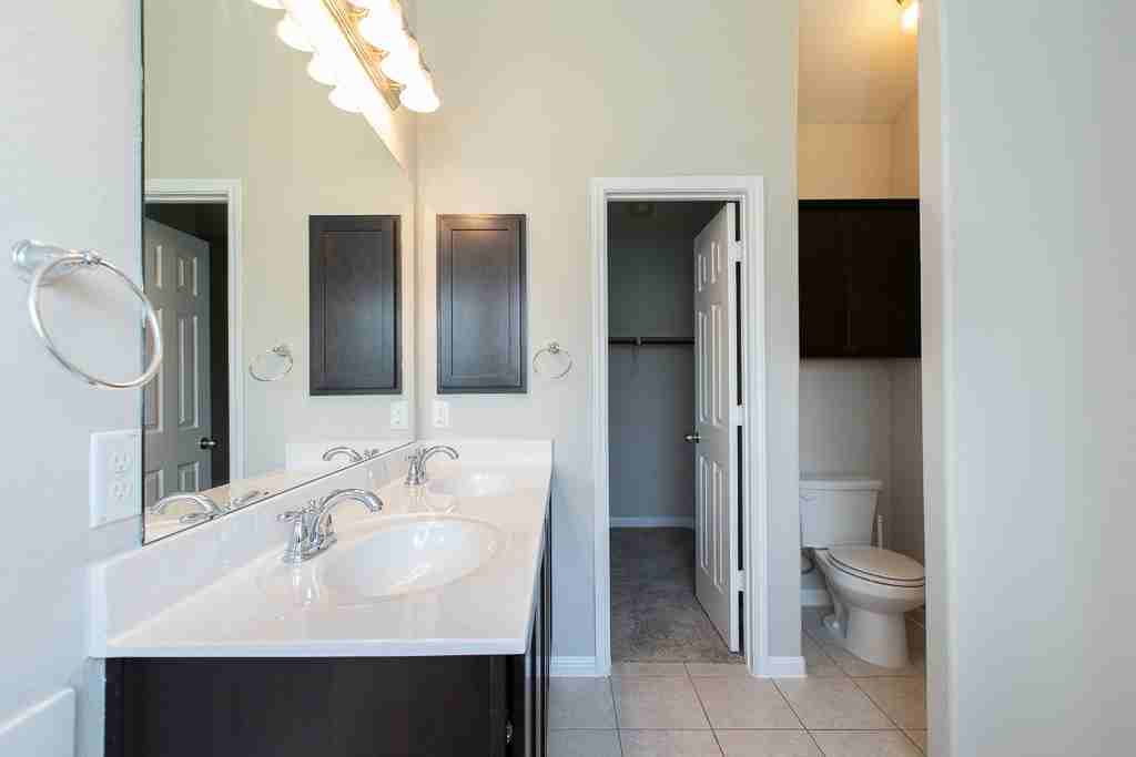 18425 Friendship Hill Dr - Photo 3 of 49