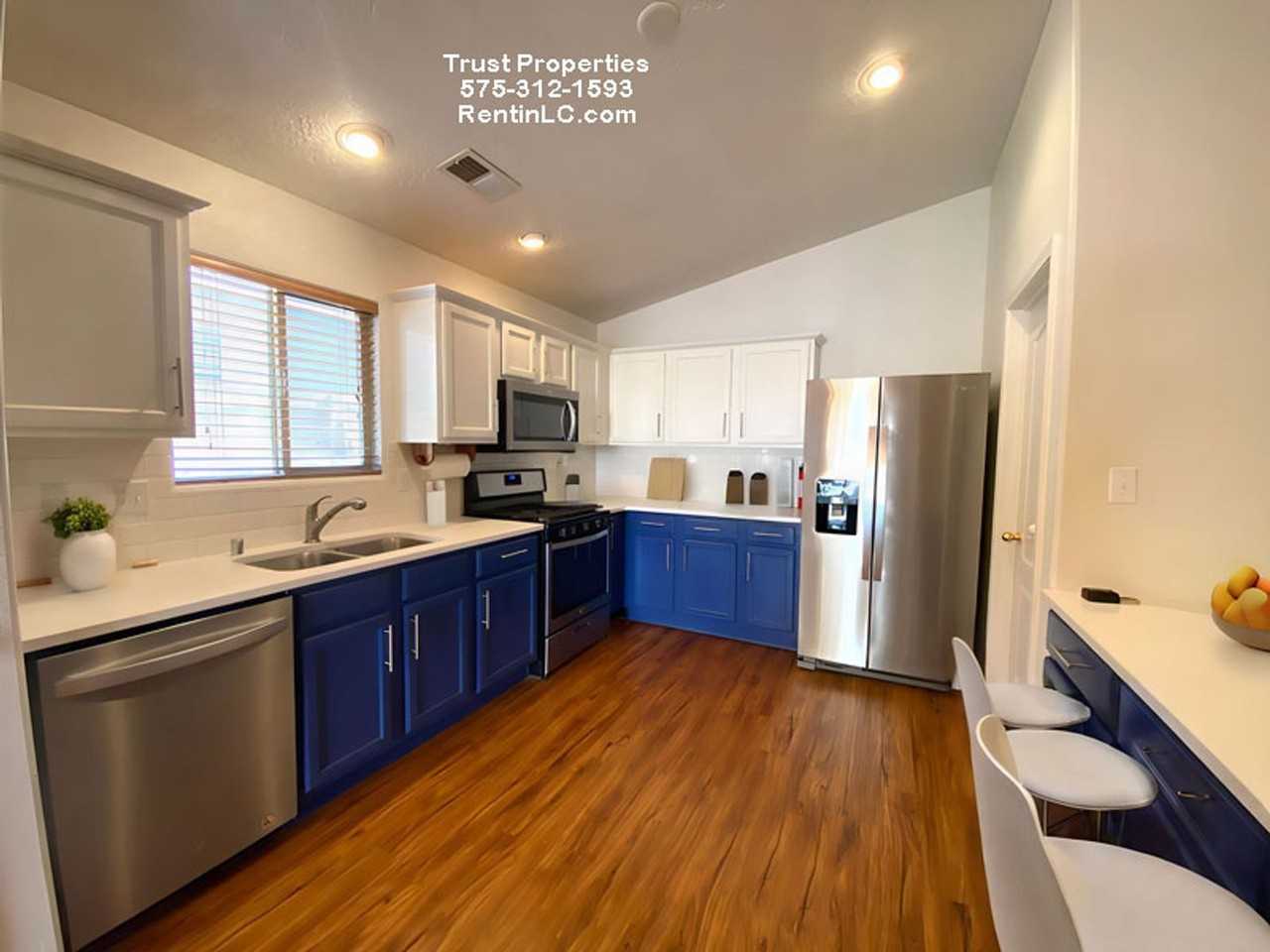 2542 Kentwood Ct - Photo 3 of 9