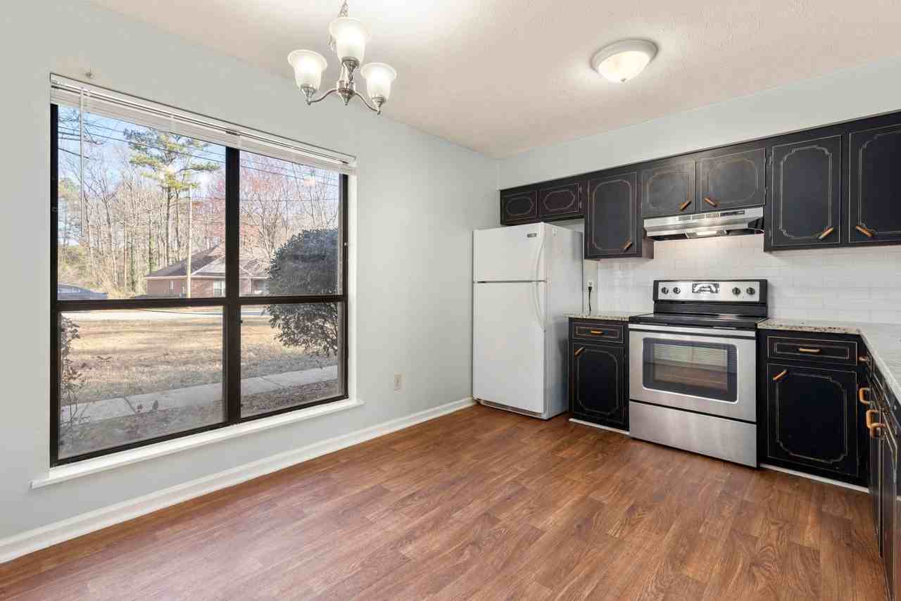 233 N Cedarbrook Dr - Photo 3 of 11