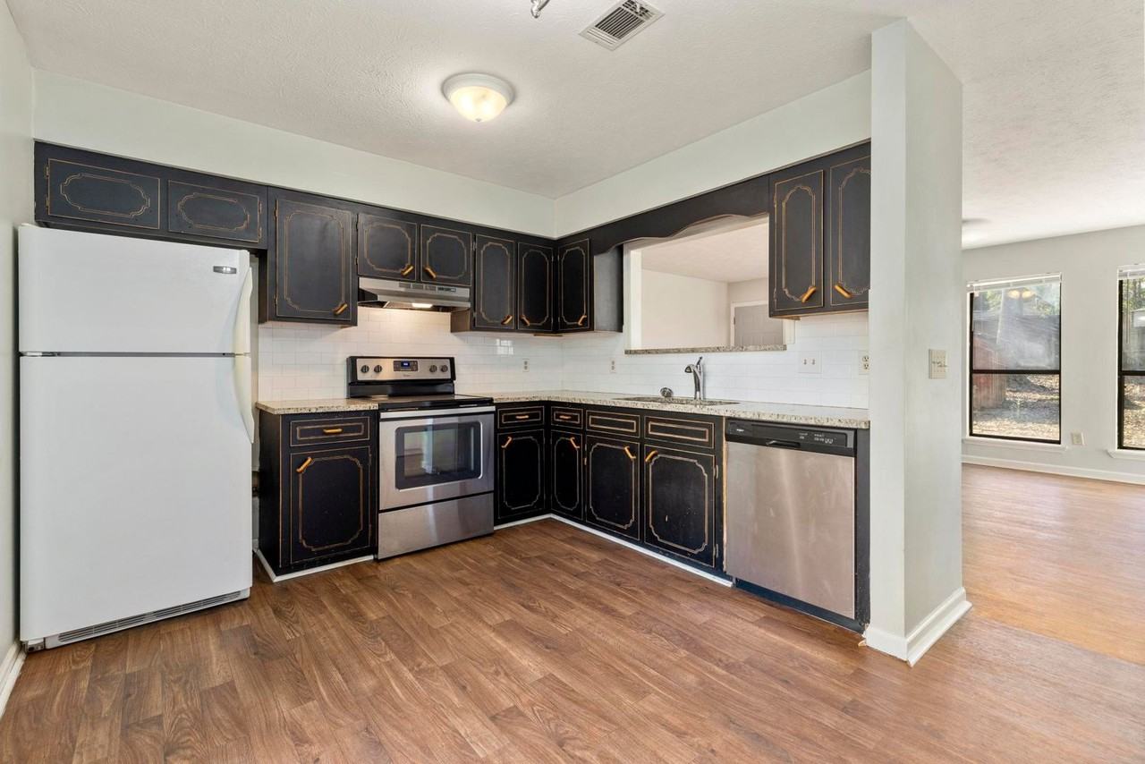 233 N Cedarbrook Dr - Photo 5 of 11