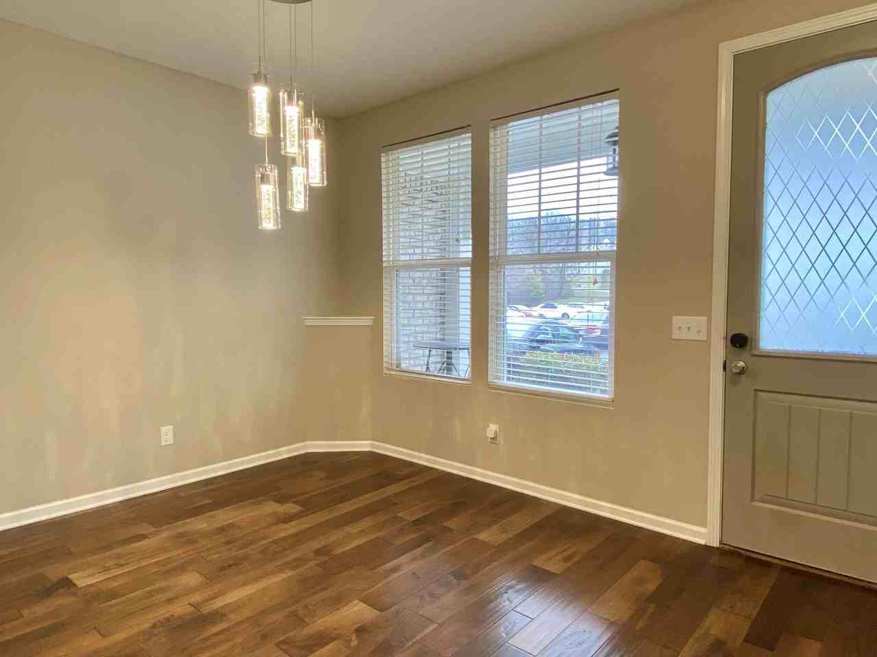 1021 Livingstone Ln - Photo 4 of 32