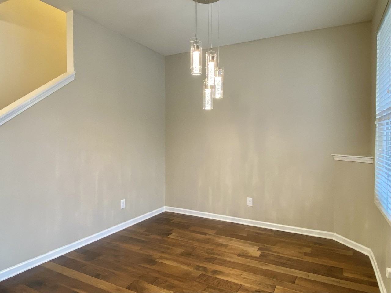 1021 Livingstone Ln - Photo 5 of 32