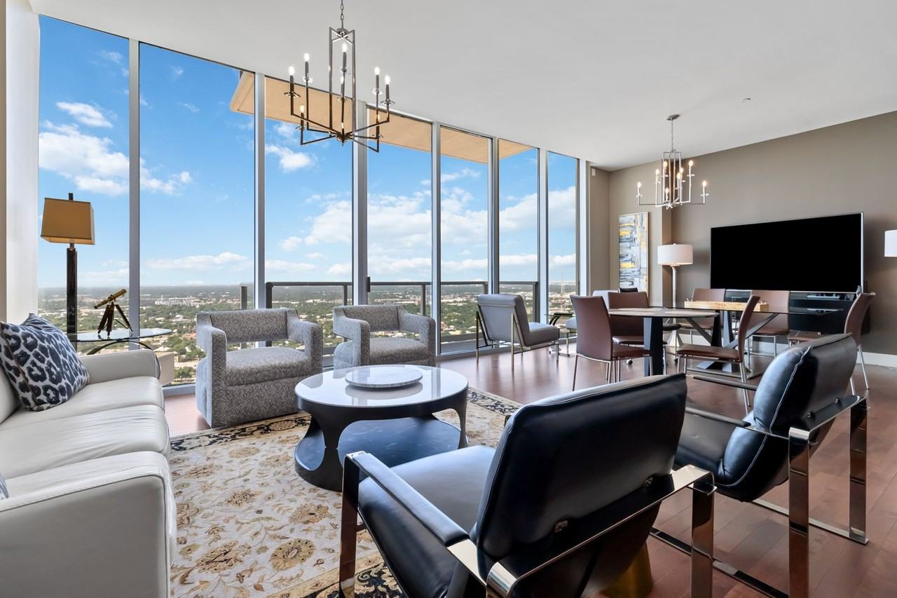 610 E Market St #2915 - Photo 4 of 34