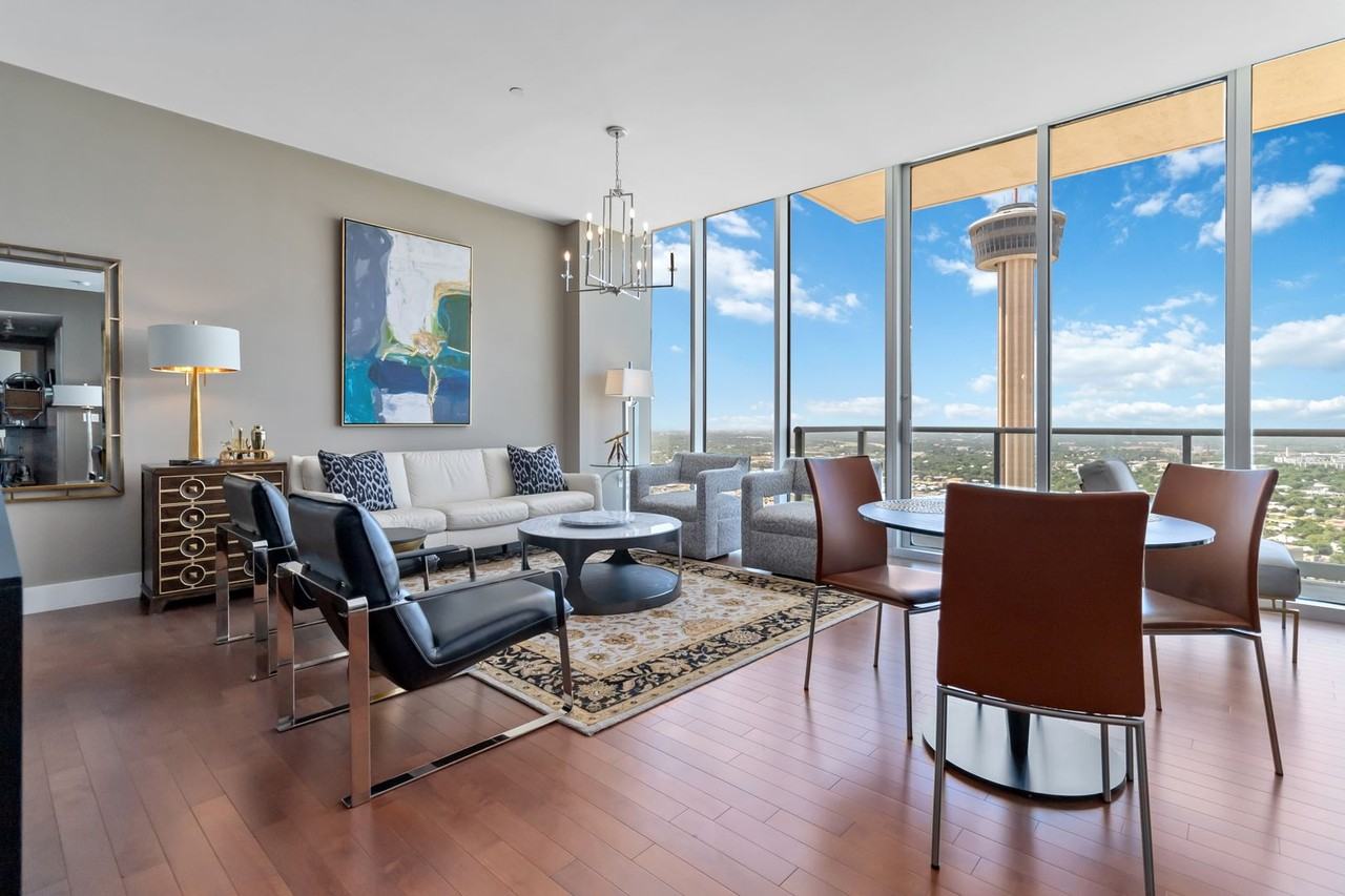 610 E Market St #2915 - Photo 5 of 34