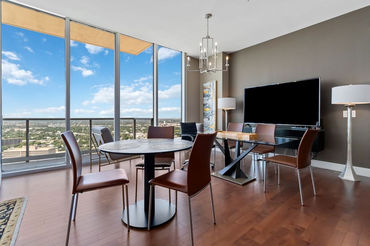 610 E Market St #2915 - Photo 7 of 34