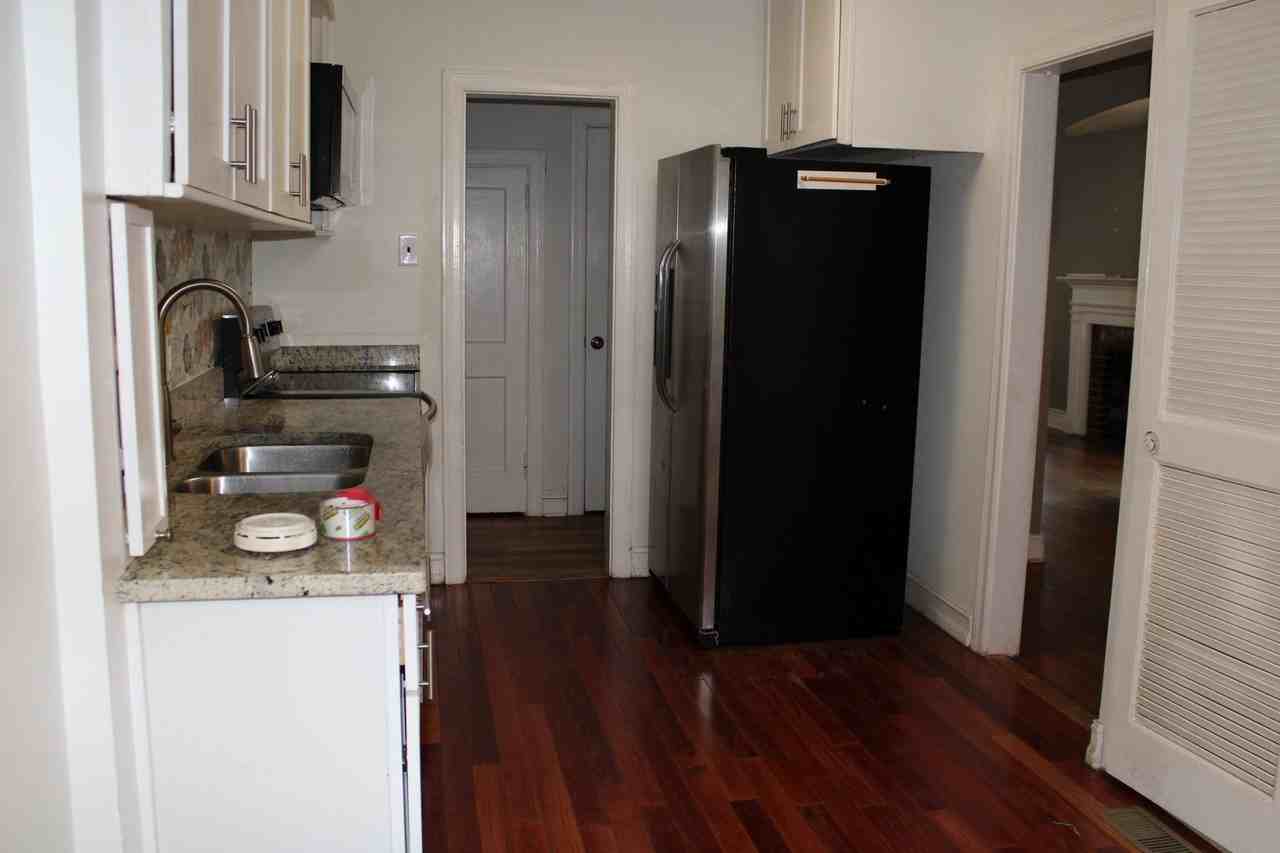 1712 King Woods Dr - Photo 3 of 21