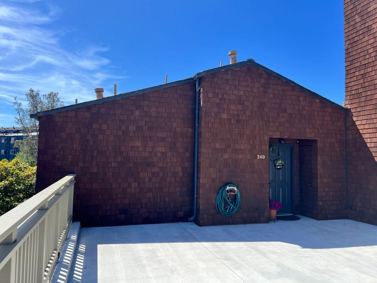 240 Headlands Ct - Photo 3 of 17