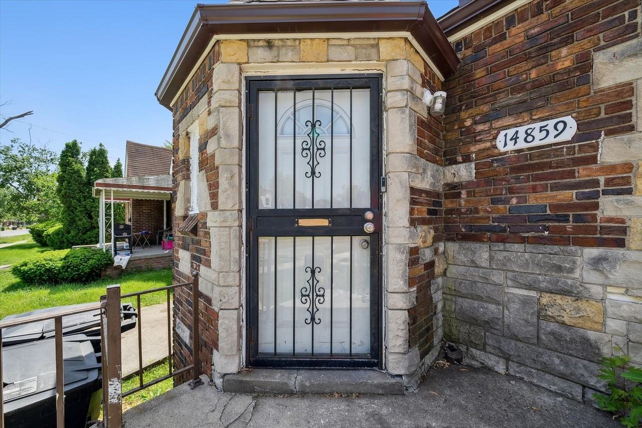 14859 Hubbell St - Photo 3 of 26