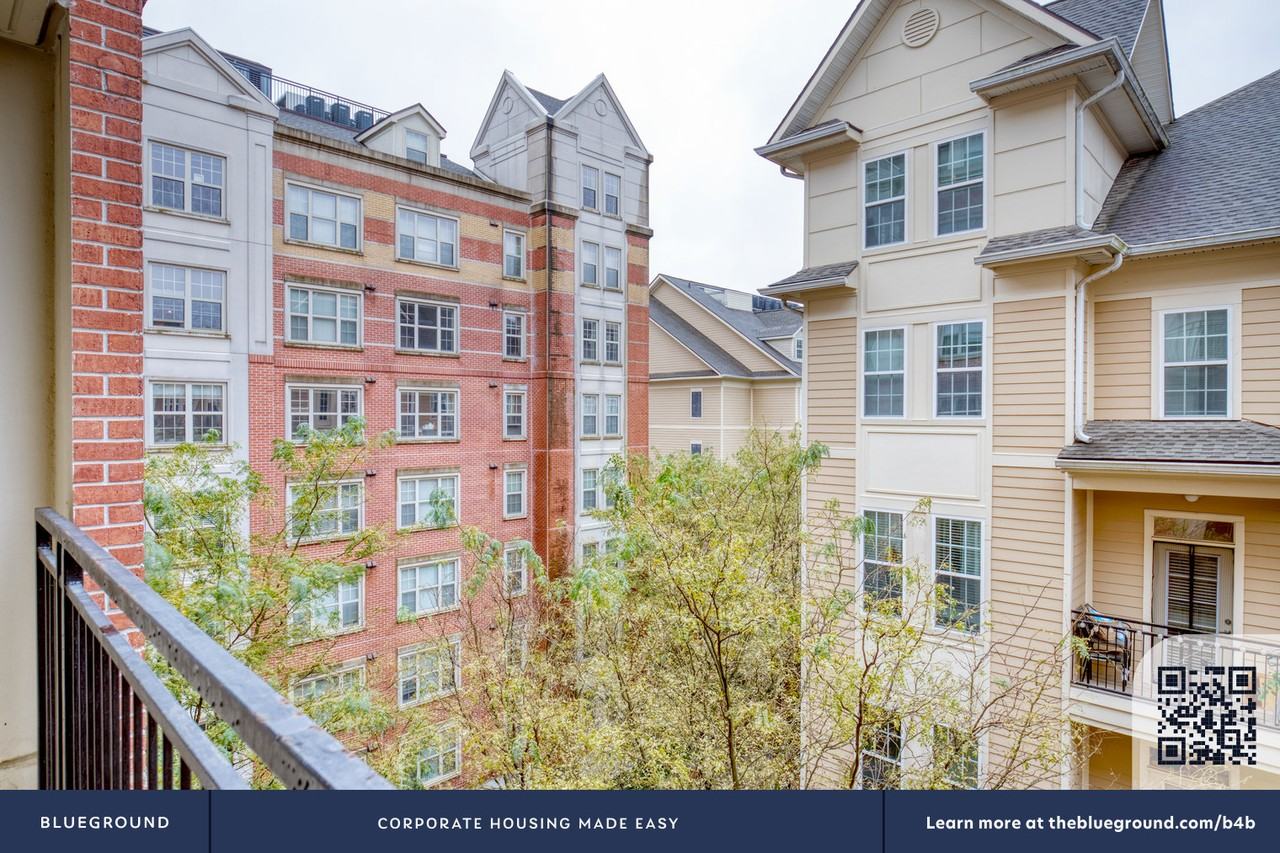 5405 Tuckerman Lane - Photo 5 of 40