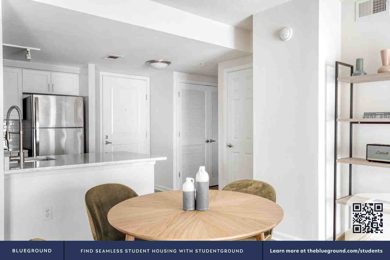 5405 Tuckerman Lane - Photo 6 of 40