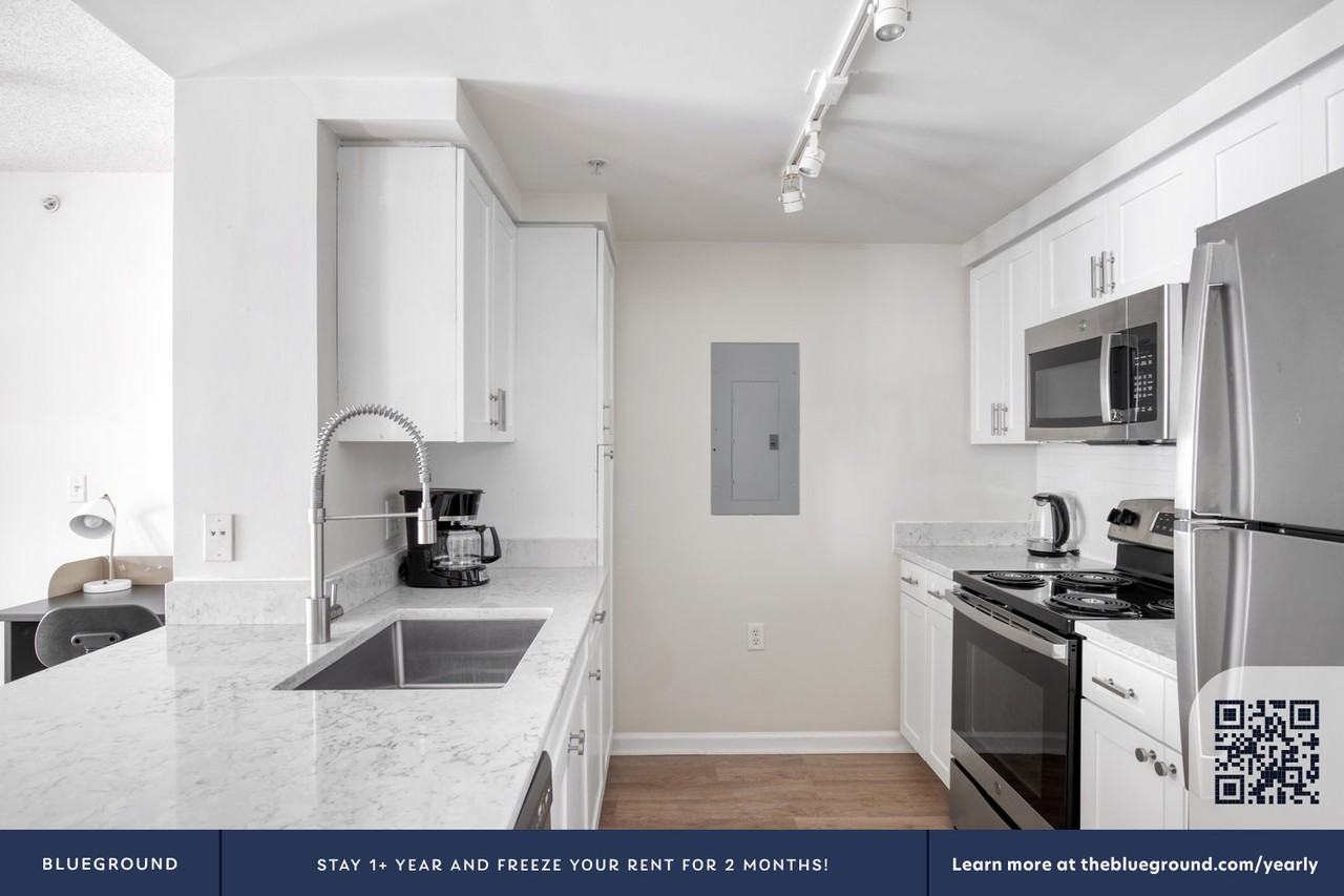 5405 Tuckerman Lane - Photo 7 of 40