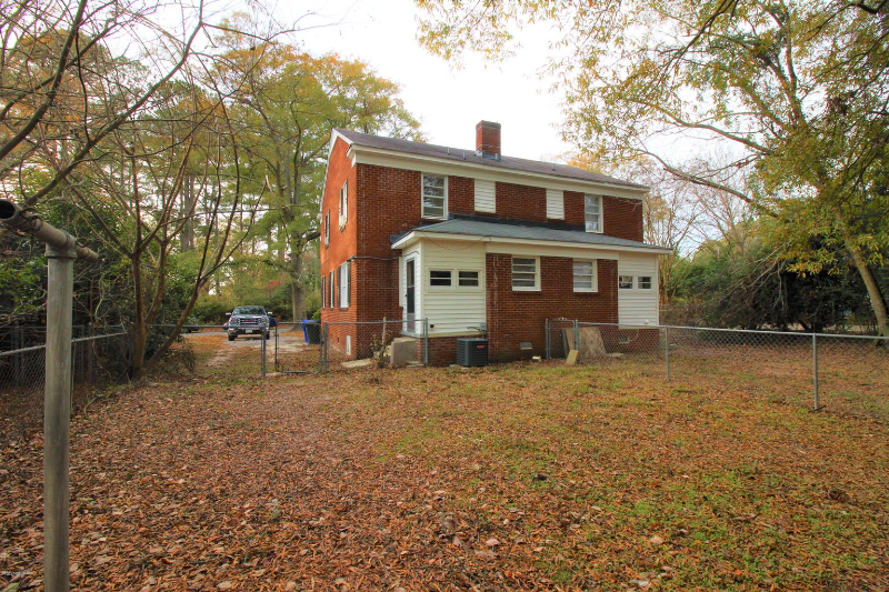 505 S Oak St - Photo 3 of 16