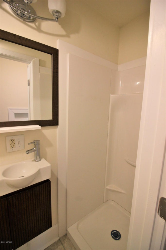 505 S Oak St - Photo 6 of 16