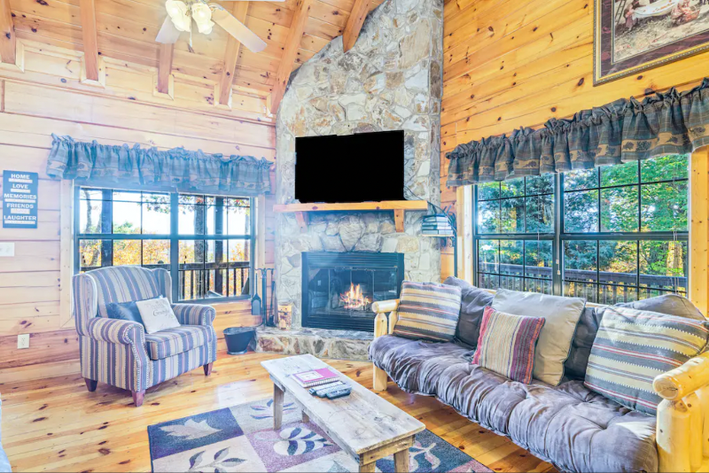 235 Arrowhead Pass - Photo 3 of 5