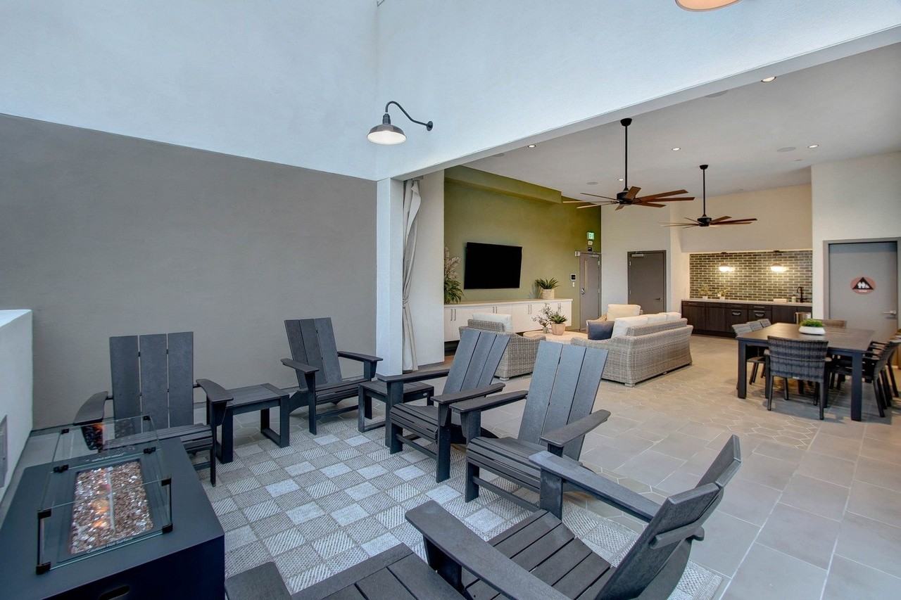 Skye at Warner Center - Photo 4 of 26