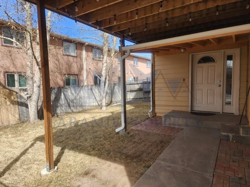 522 S Lincoln St #E - Photo 2 of 26