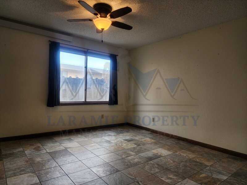 522 S Lincoln St #E - Photo 7 of 26