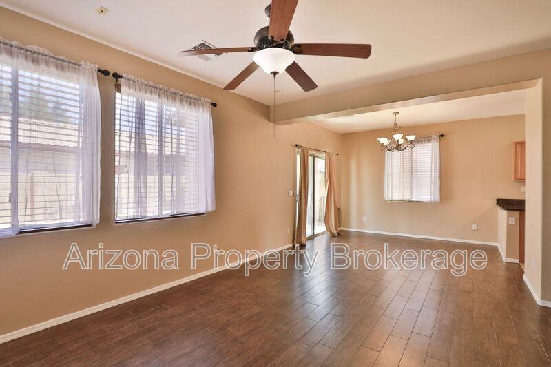 875 S Porter St - Photo 4 of 30