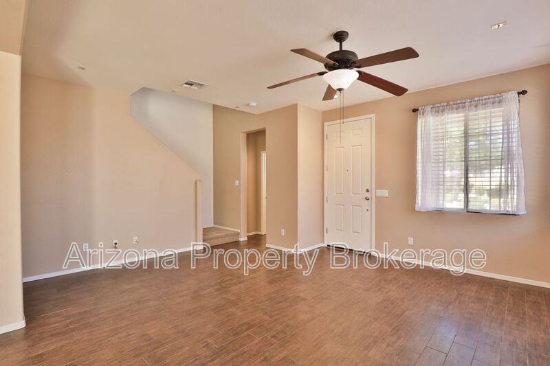 875 S Porter St - Photo 5 of 30