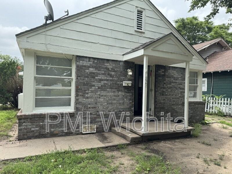 828 S Water St #1 - Photo 2 of 7