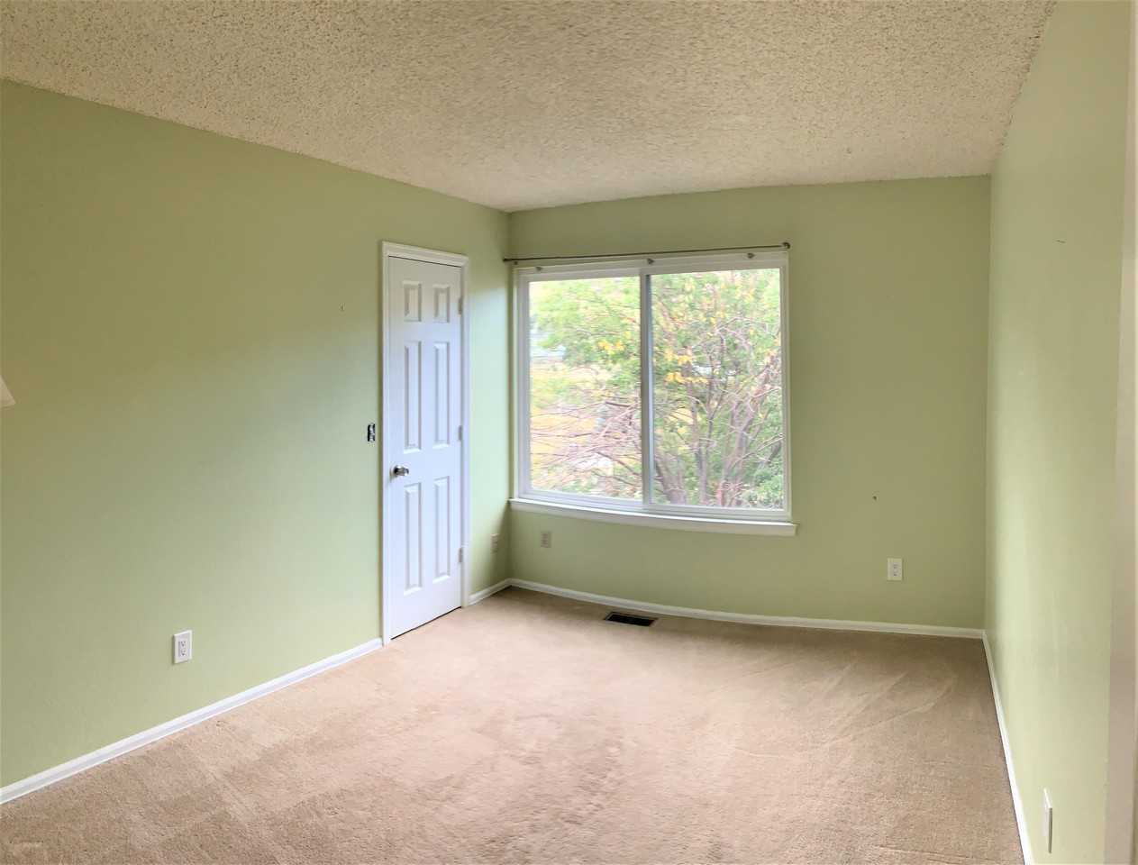 430 Somerset Drive - Photo 7 of 10