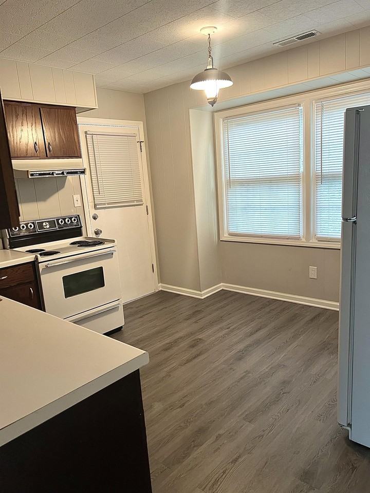 65-75 McIntyre - Photo 3 of 7