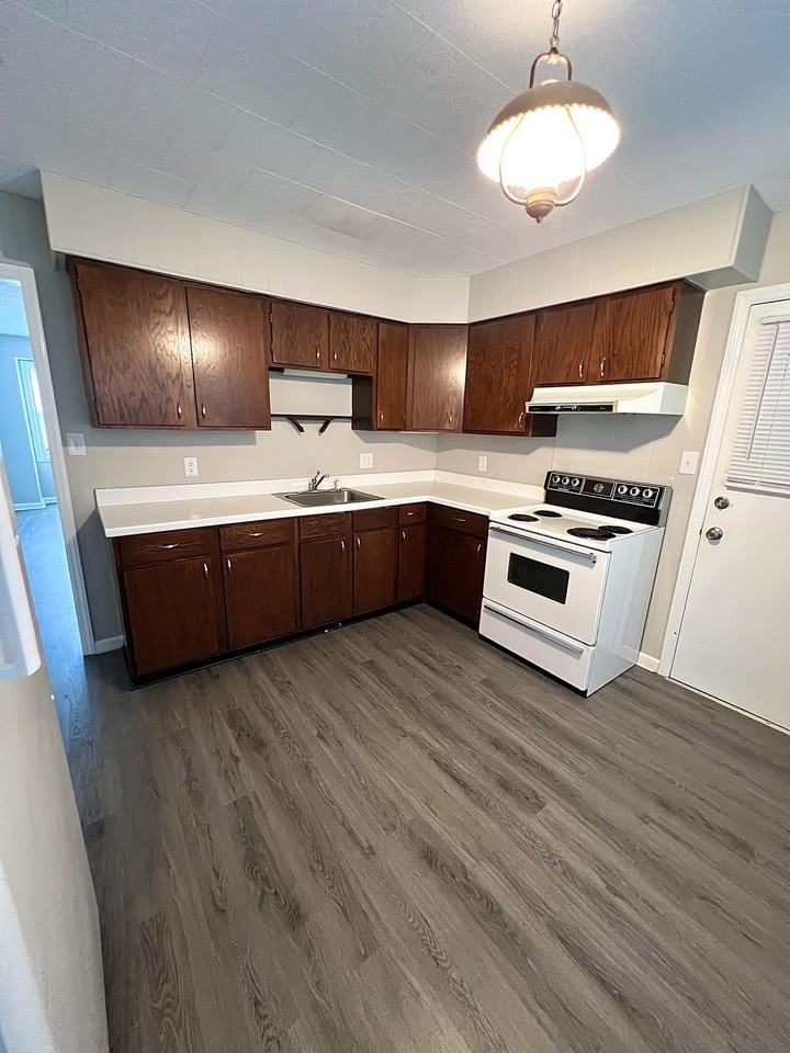 65-75 McIntyre - Photo 4 of 7