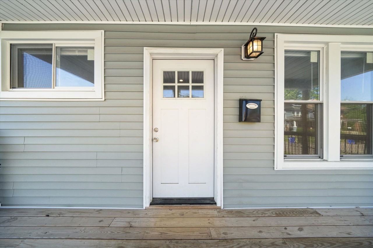 656 Alger St - Photo 2 of 32