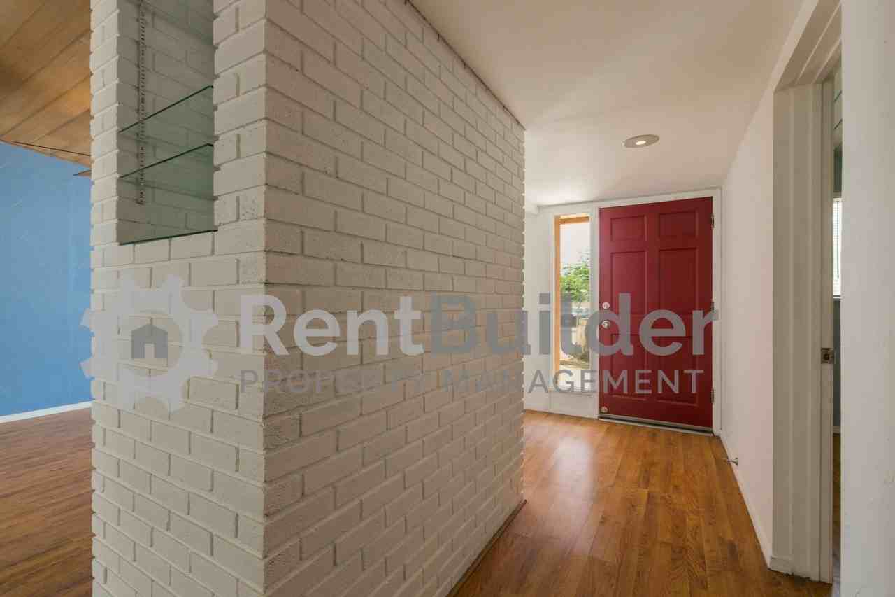 3416 Sierra Dr Ne - Photo 2 of 23